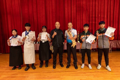 快訊~本校餐飲科學生參加在「2023楓華國際盃第一屆美學美饌人文藝術競賽榮獲佳績