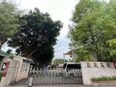 School Gate 這個校門口的背後承載了無數學生的夢想 蔡佩珊.jpeg