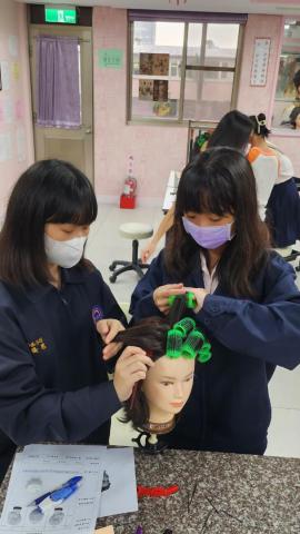LINE_ALBUM_海山國中技藝班_231129_14.jpg