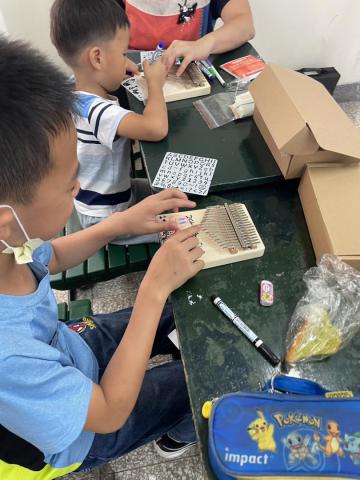 0512一起來吧，卡林巴姆指琴5.jpg