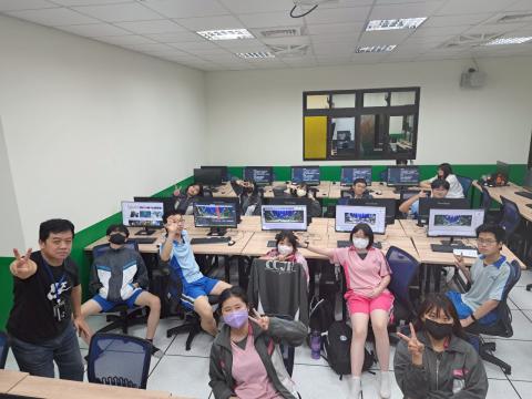 LINE_ALBUM_2025.05.26基隆中正國中（設計群）職探_250528_1.jpg