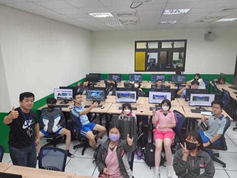 LINE_ALBUM_2025.05.26基隆中正國中（設計群）職探_250528_17.jpg