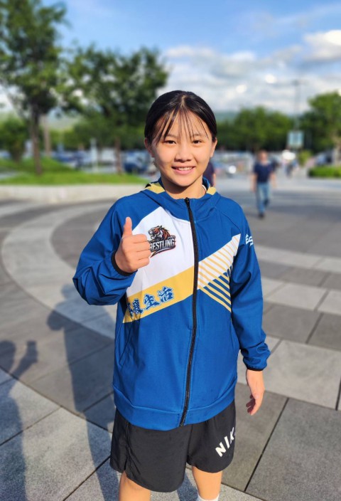 恭喜~本校角力隊新生蕭喬詩 參加 2025年亞洲青年運動會國手選拔賽榮獲 女子組53公斤級 第一名! 即將遠赴巴林出賽為國爭光 為校爭光!