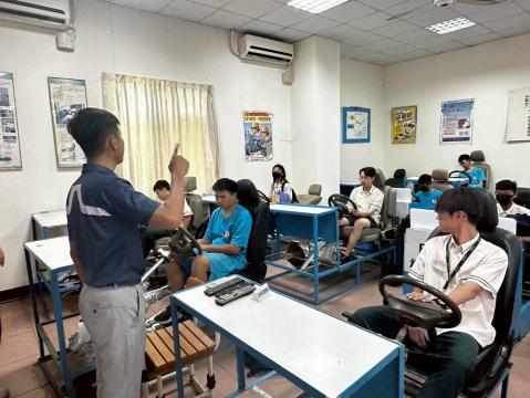 S__107602295_0.jpg