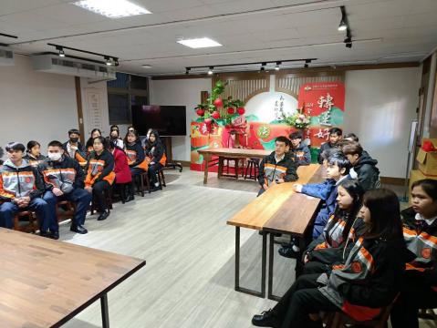 LINE_ALBUM_114.01.13 柬埔寨王董蒞臨關心慰問柬埔寨同學_250317_4.jpg