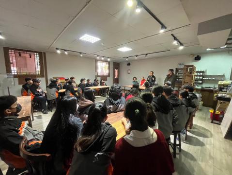 LINE_ALBUM_114.01.13 柬埔寨王董蒞臨關心慰問柬埔寨同學_250317_7.jpg