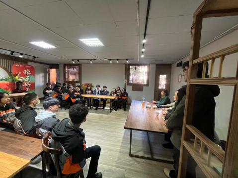 LINE_ALBUM_114.01.13 柬埔寨王董蒞臨關心慰問柬埔寨同學_250317_14.jpg