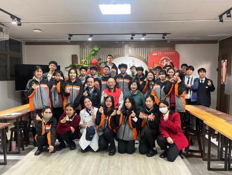 LINE_ALBUM_114.01.13 柬埔寨王董蒞臨關心慰問柬埔寨同學_250317_27.jpg
