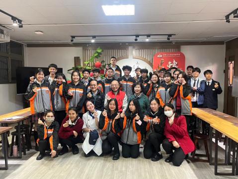 LINE_ALBUM_114.01.13 柬埔寨王董蒞臨關心慰問柬埔寨同學_250317_29.jpg