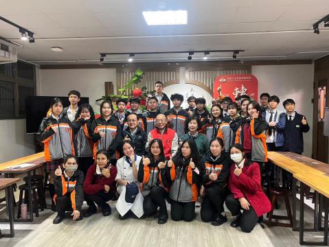 LINE_ALBUM_114.01.13 柬埔寨王董蒞臨關心慰問柬埔寨同學_250317_30.jpg