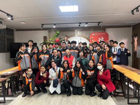 LINE_ALBUM_114.01.13 柬埔寨王董蒞臨關心慰問柬埔寨同學_250317_31.jpg