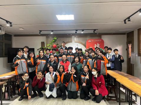 LINE_ALBUM_114.01.13 柬埔寨王董蒞臨關心慰問柬埔寨同學_250317_32.jpg