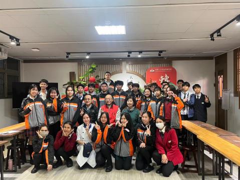 LINE_ALBUM_114.01.13 柬埔寨王董蒞臨關心慰問柬埔寨同學_250317_33.jpg