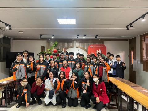 LINE_ALBUM_114.01.13 柬埔寨王董蒞臨關心慰問柬埔寨同學_250317_34.jpg