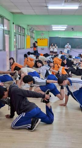 LINE_ALBUM_1140409華僑高中國中部來校參觀_250424_3.jpg