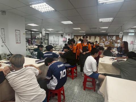 LINE_ALBUM_1140409華僑高中國中部來校參觀_250424_21.jpg