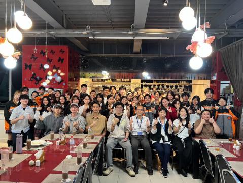 LINE_ALBUM_1140428資一愛僑生餐敘_250512_2.jpg