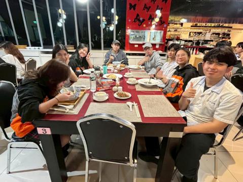 LINE_ALBUM_1140428資一愛僑生餐敘_250512_4.jpg