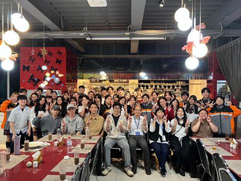 LINE_ALBUM_1140428資一愛僑生餐敘_250512_3.jpg