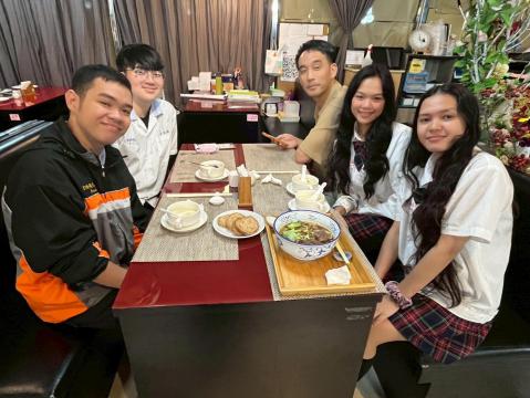 LINE_ALBUM_1140428資一愛僑生餐敘_250512_11.jpg