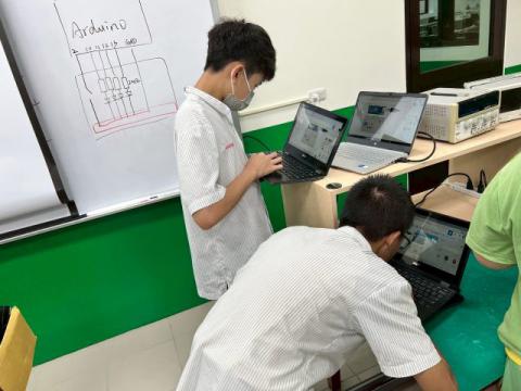 LINE_ALBUM_20250910 三民高中 電機電子 技藝班_251002_6_0.jpg