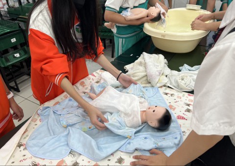 鷺江國中職探體驗幼兒保育科的活動