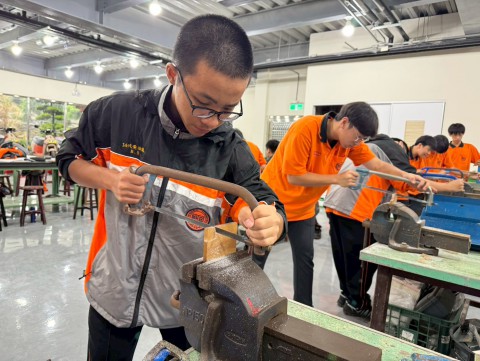 認真實習的學生 ~ 最帥氣 !