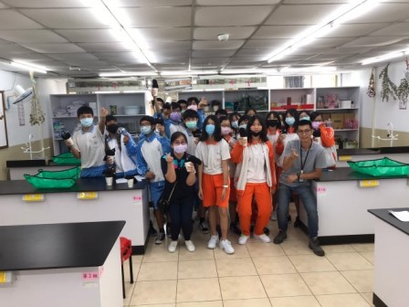2020926瑠公國中801參訪照片 魔法DIY種子盆栽+圖像編輯胸章製作_200926_17.jpg