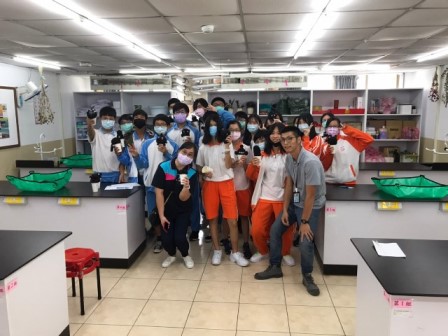 2020926瑠公國中801參訪照片 魔法DIY種子盆栽+圖像編輯胸章製作_200926_19.jpg
