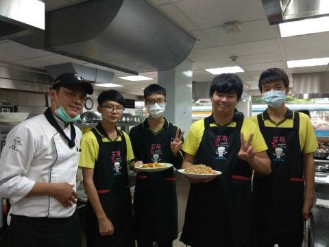 1021北大國中三色炒飯燴咖哩雞肉片_201023_1.jpg