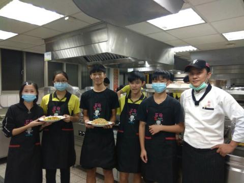 1021北大國中三色炒飯燴咖哩雞肉片_201023_6.jpg