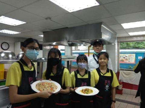 1021北大國中三色炒飯燴咖哩雞肉片_201023_7.jpg