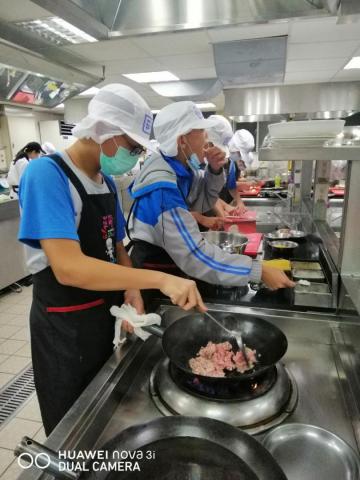 1007明德國中義大利肉醬麵，玉米濃湯_201008_8.jpg