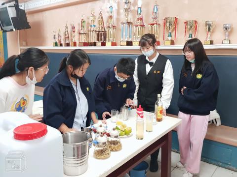 11.13泰山國中技藝班 飲料調製 _口布摺疊複習_201229_15.jpg