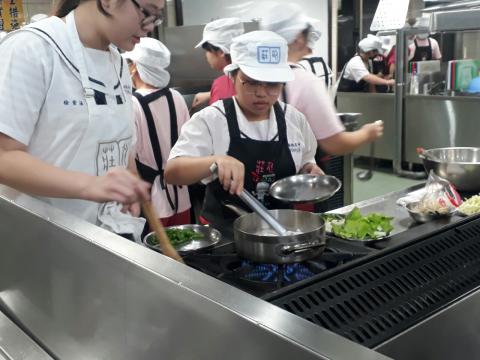 1090926樹林國中餐旅職群_201006_18.jpg