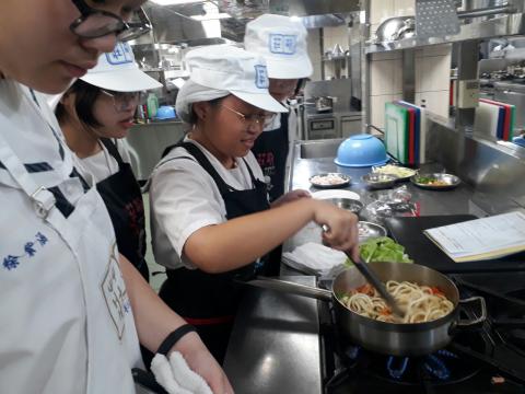 1090926樹林國中餐旅職群_201006_8.jpg
