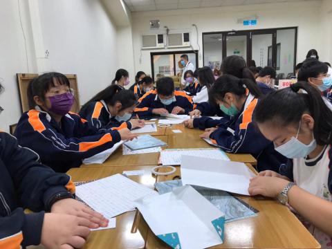 20201030義學國中來校幼保科手做DIY_201224_1.jpg