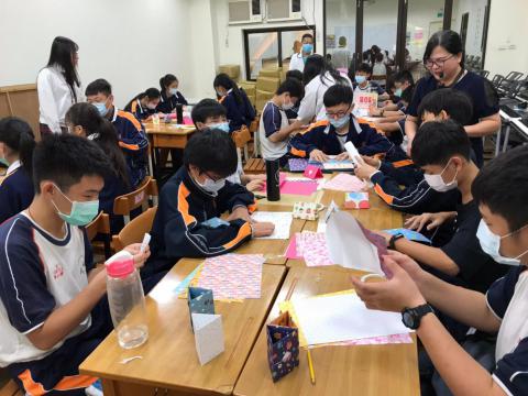 20201030義學國中來校幼保科手做DIY_201224_2.jpg