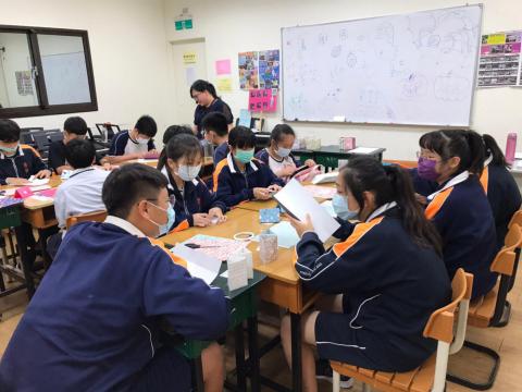 20201030義學國中來校幼保科手做DIY_201224_5.jpg