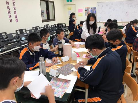 20201030義學國中來校幼保科手做DIY_201224_7_0.jpg