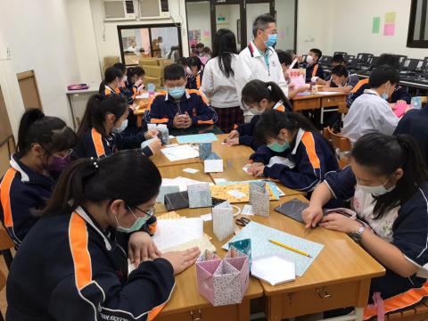 20201030義學國中來校幼保科手做DIY_201224_10_0.jpg