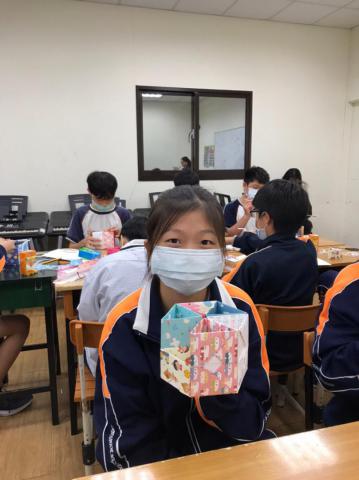 20201030義學國中來校幼保科手做DIY_201224_13.jpg