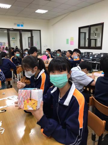 20201030義學國中來校幼保科手做DIY_201224_15.jpg