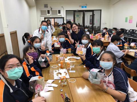 20201030義學國中來校幼保科手做DIY_201224_17_0.jpg