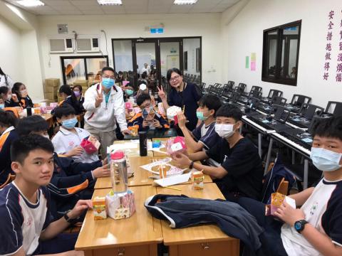 20201030義學國中來校幼保科手做DIY_201224_18.jpg
