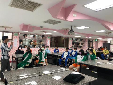 1091113海山國中805來校參訪「特效妝」_201229_1.jpg