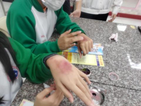 20111113海山國中819美容美髮 彩妝_201207_13.jpg