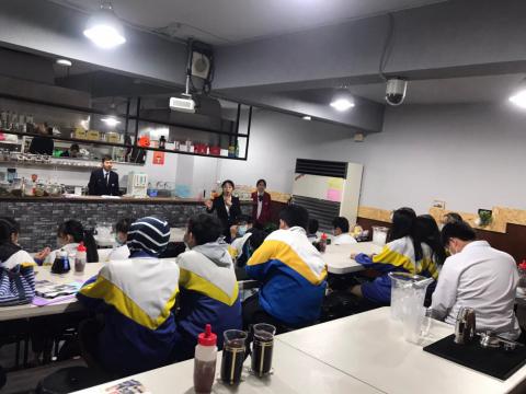 109.12.02 溪崑國中體驗飲料調製_201222_1.jpg