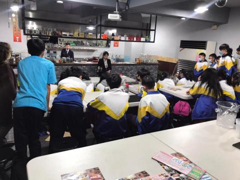 109.12.02 溪崑國中體驗飲料調製_201222_7.jpg