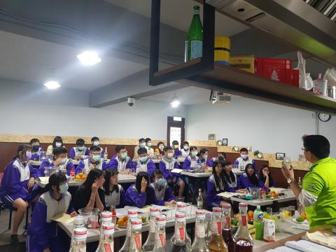 20210315板橋國中餐旅群_210316_10.jpg